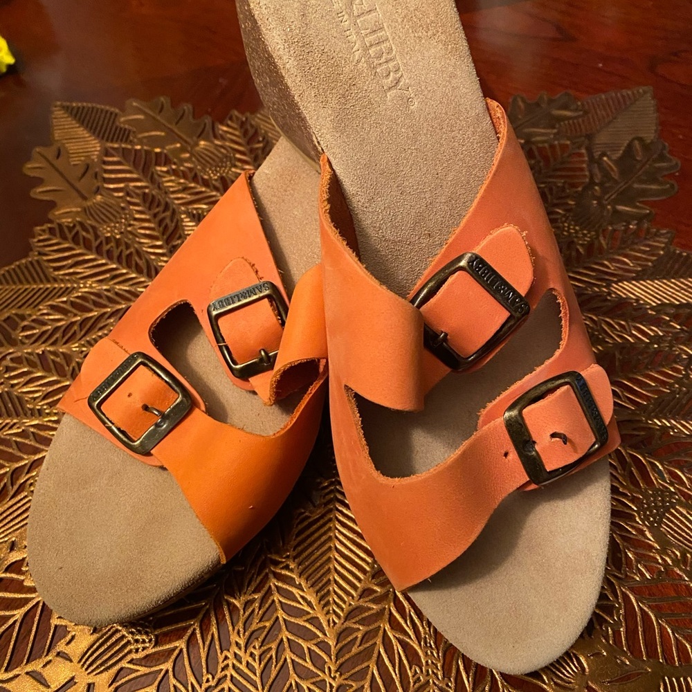 Orange and tan mini wedge sandal.
